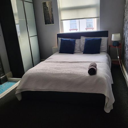 Haya Guest House Oldbury  Εξωτερικό φωτογραφία