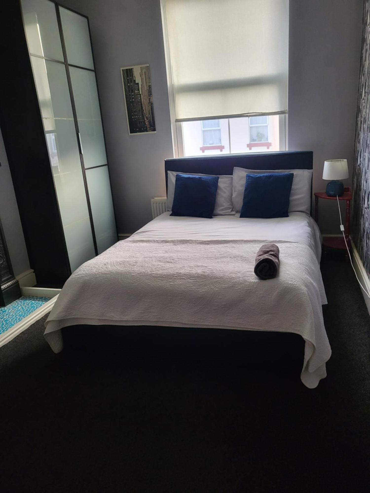 Haya Guest House Oldbury  Εξωτερικό φωτογραφία