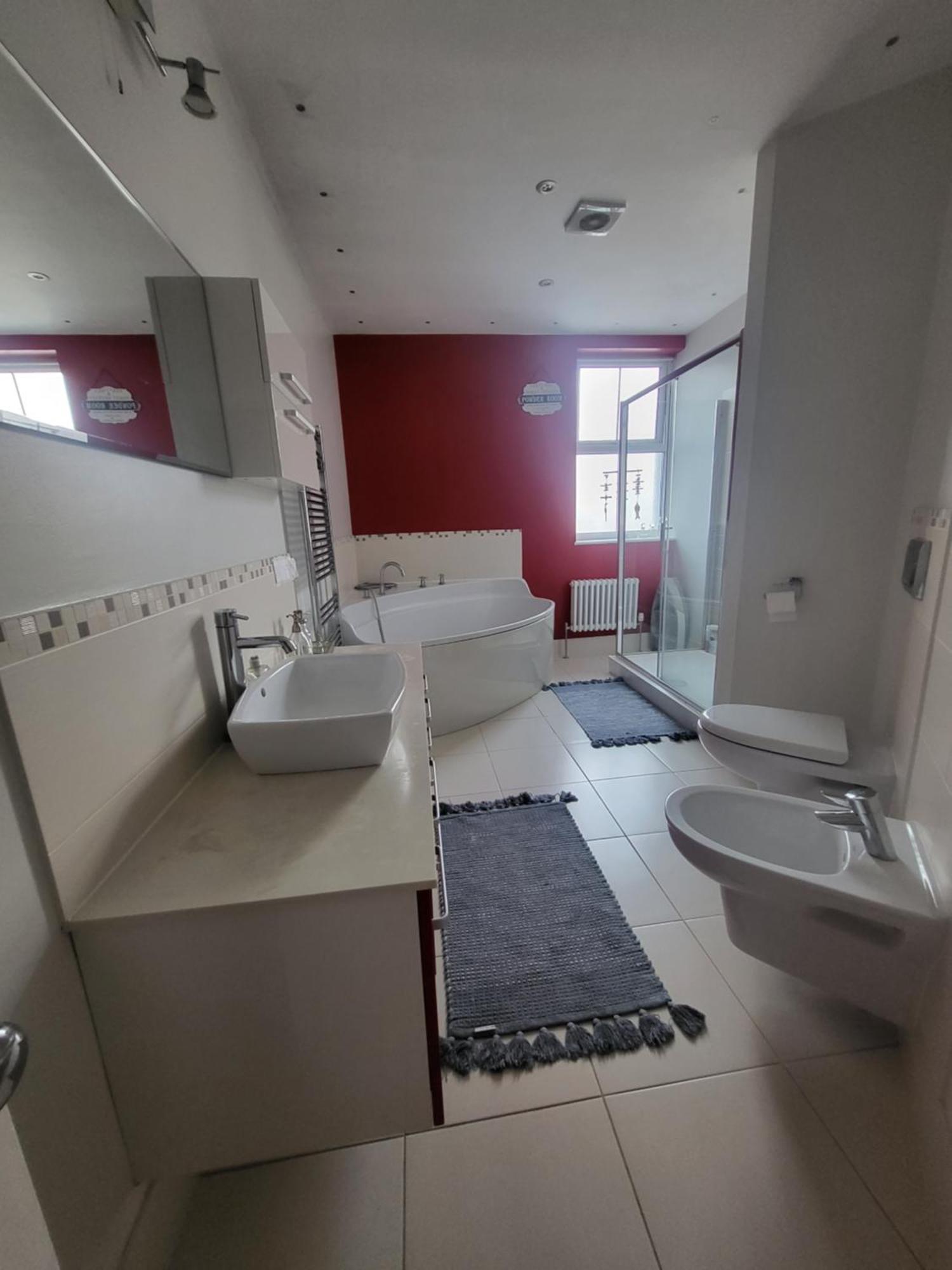 Haya Guest House Oldbury  Εξωτερικό φωτογραφία