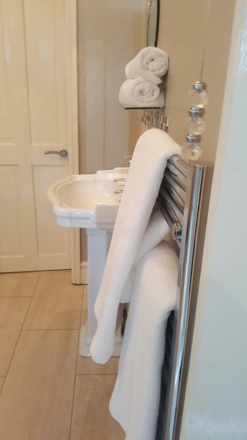 Haya Guest House Oldbury  Εξωτερικό φωτογραφία